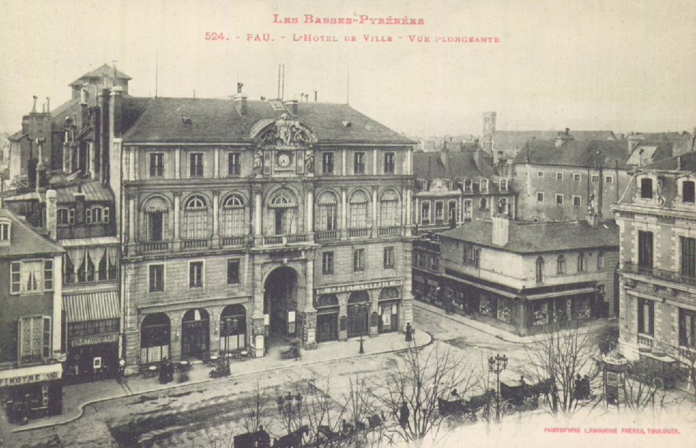  - Basses-Pyrénées, Pau : Hotel de Ville. Vue plongeante ; carte postale ; Bibliothèque Patrimoniale Pau, cote 4-035-4 - 