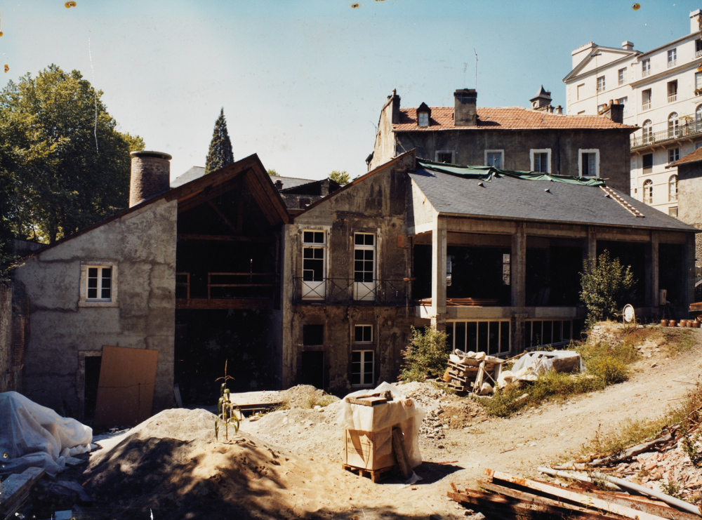  - Construction de la maison de l'enfance,1975 ; Service communautaire des Archives Pau-Pyrénées, cote 19Fi098 - 
