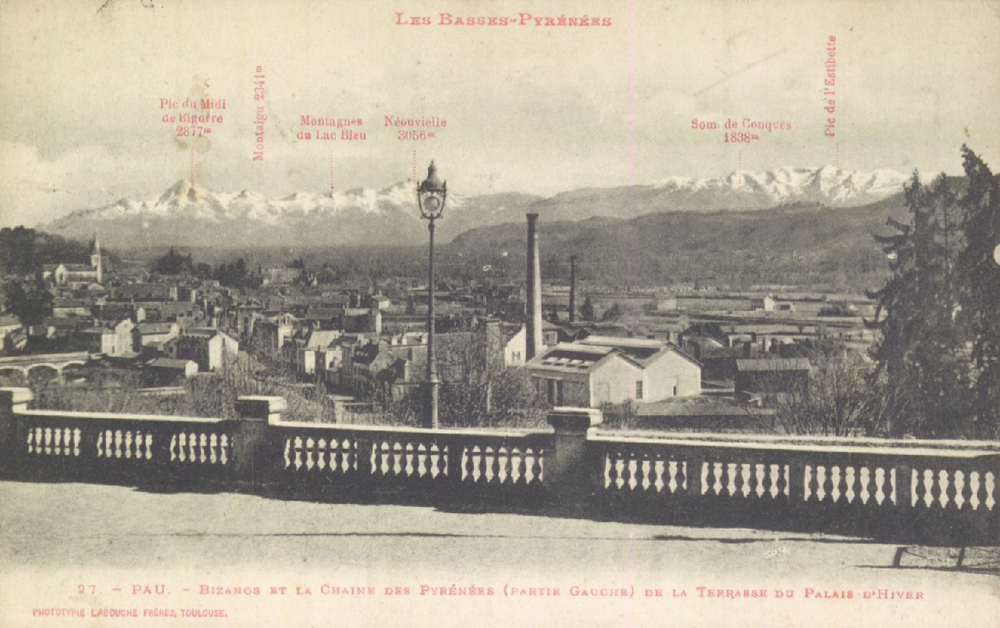  - Basses-Pyrénées, Pau : Bizanos et la Chaîne des Pyrénées (partie gauche) de la terrasse du Palais d'Hiver ; carte postale ; Bibliothèque Patrimoniale Pau, cote 1-091-1 - 