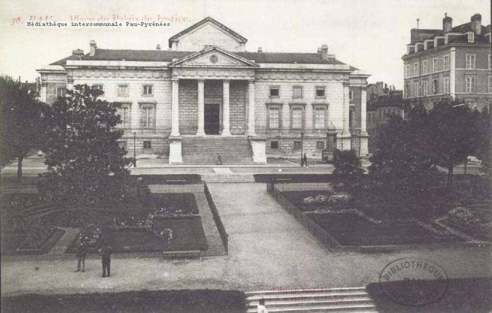  - Pau : Place du Palais de Justice ; carte postale ; Bibliothèque Patrimoniale Pau, cote 4-093-4 - 