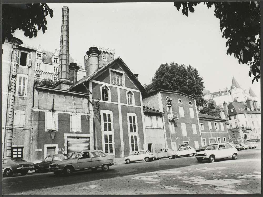  - Vue des bâtiments de la brasserie Heid place de la Monnaie ; Service communautaire des Archives Pau-Pyrénées, cote 19Fi0645 - 