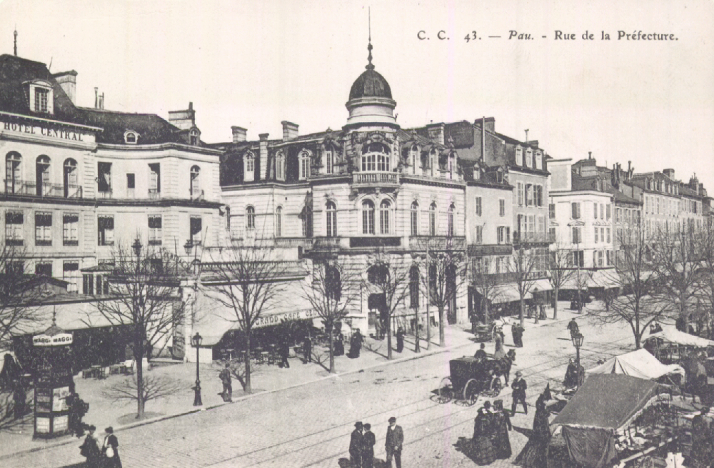  - Pau : Rue de la Préfecture ; carte postale ; Bibliothèque Patrimoniale Pau, cote 8-082-3 - 