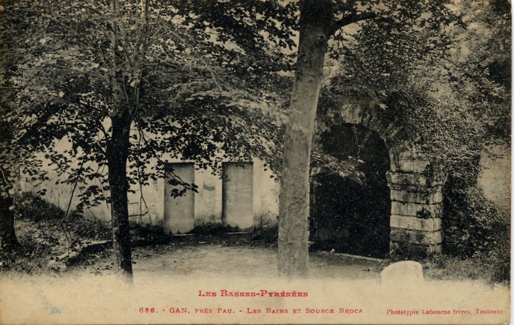  - Les Basses-Pyrénées : Gan, près Pau. - Les Bains et Source Broca ; Labouche Frères (éditeur, Toulouse) ; 1904-1908 ; Carte postale ; Collection privée Daniel Trallero - 
