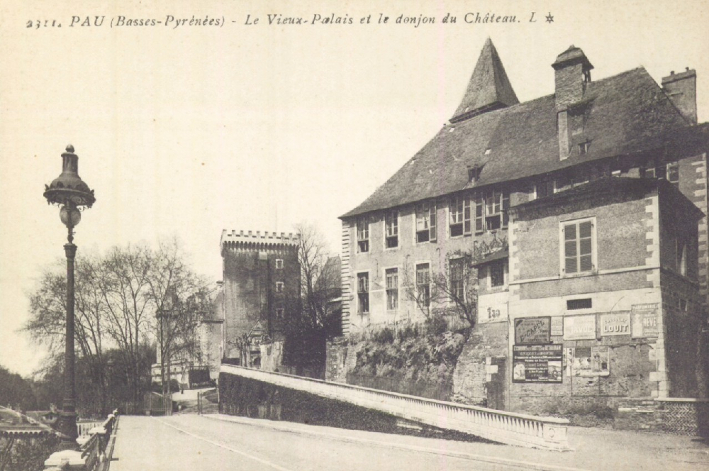 - Pau (Basses-Pyrénées) : Le vieux Palais et le donjon du château ; carte postale ; Bibliothèque Patrimoniale Pau, cote 4-099-1 - 