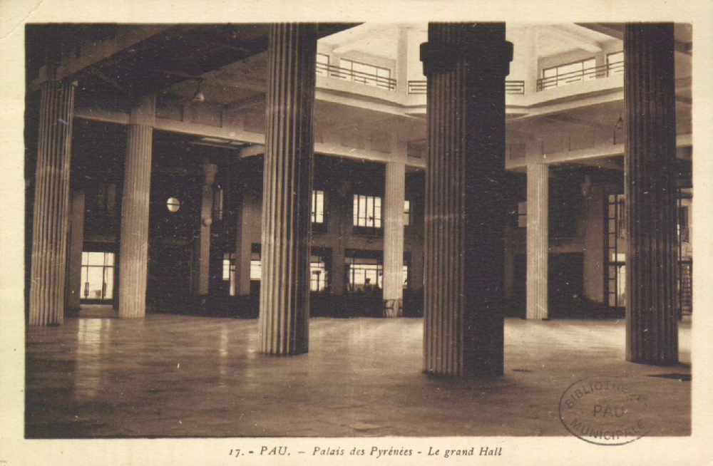  - Pau : Palais des Pyrénées, le grand hall ; carte postale ; Bibliothèque Patrimoniale Pau, cote 4-096-4 - 