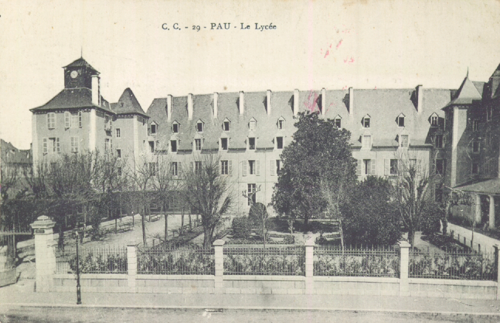  - Pau : Le Lycée ; carte postale ;  Bibliothèque Patrimoniale Pau, cote 5-004-1 - 