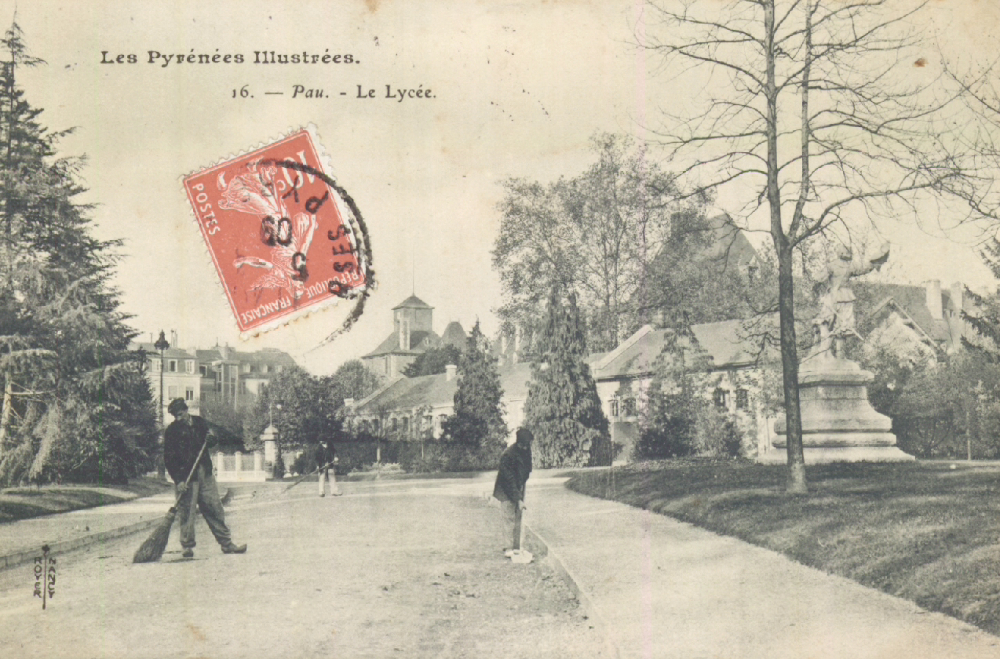  - Les Pyrénées Illustrés. Pau : Le Lycée ; carte postale ; Bibliothèque Patrimoniale Pau, cote 5-002-4 - 