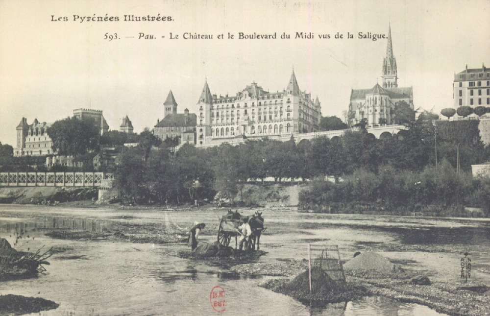  - Pau : Le Château et le Boulevard du Midi vues de la Saligue, carte postale, Bibliothèque Patrimoniale Pau, cote 2-097-2 - 