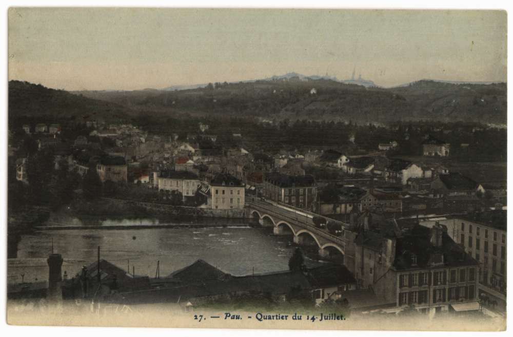  - Pau : Quartier du 14 juillet, carte postale,  Archives départementales des Pyrénées-Atlantiques, cote 8FI445-2-00472 - 